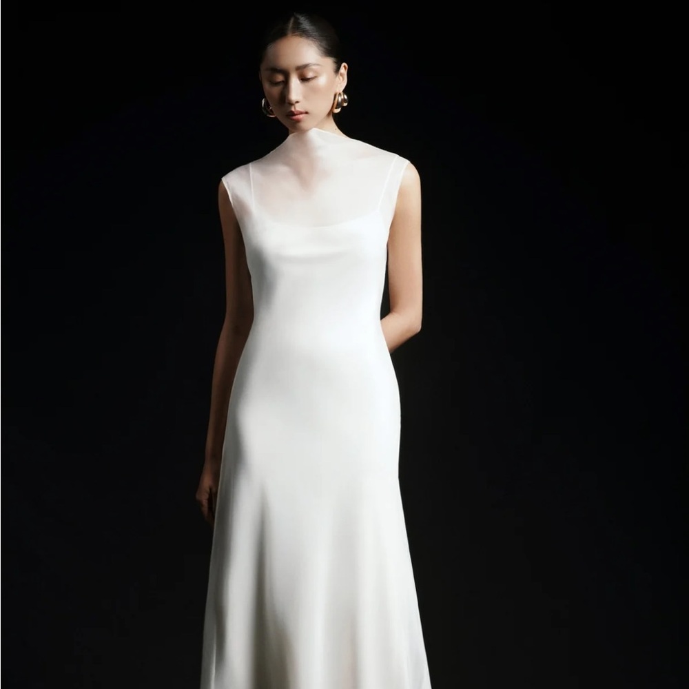 HUONG BOUTIQUE Valentina Ivory Bridal Dress | Medium | Altered 5’3”